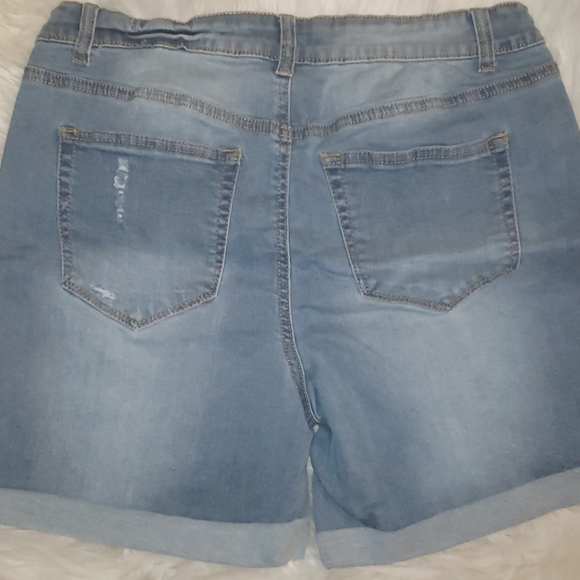 Denim shorts - Picture 2 of 2